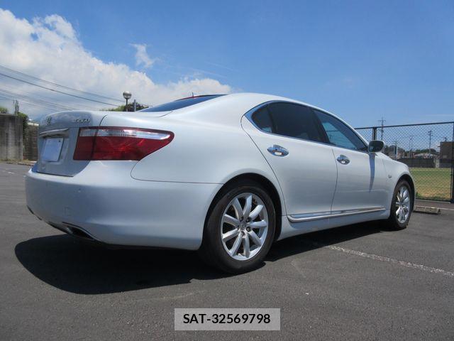 Lexus LS 2006-11 8230623-15