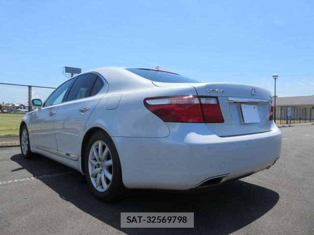 Lexus LS 2006-11 8230623-16