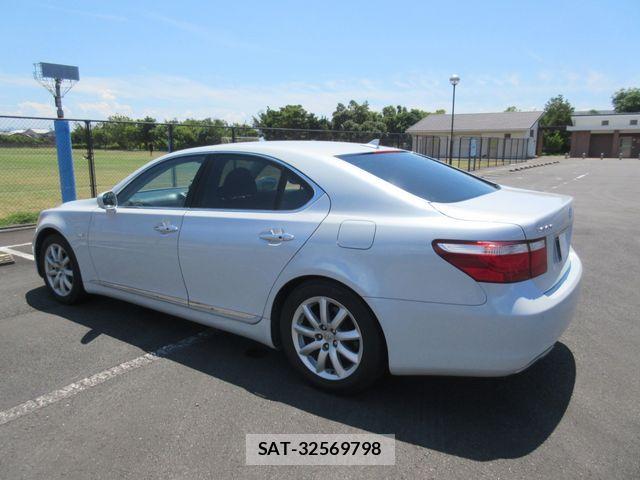 Lexus LS 2006-11 8230623-17
