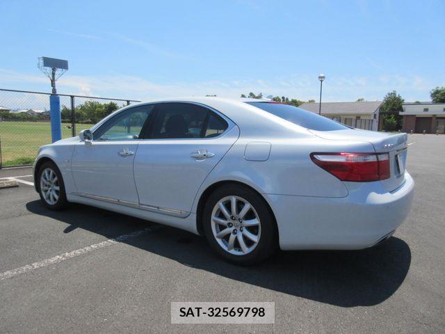 Lexus LS 2006-11 8230623-18