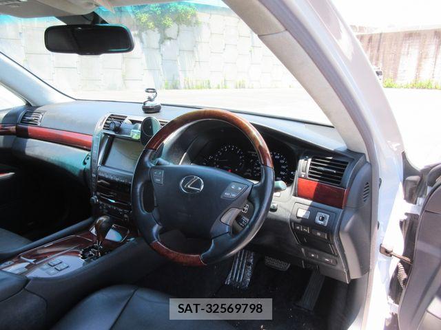 Lexus LS 2006-11 8230623-1