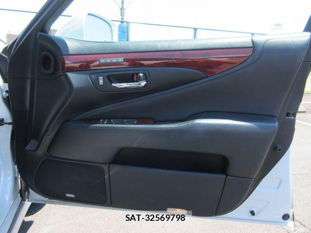 Lexus LS 2006-11 8230623-20