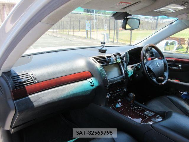 Lexus LS 2006-11 8230623-22