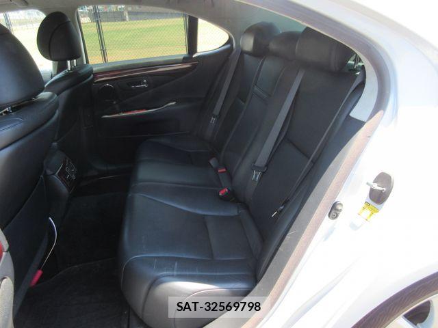 Lexus LS 2006-11 8230623-24