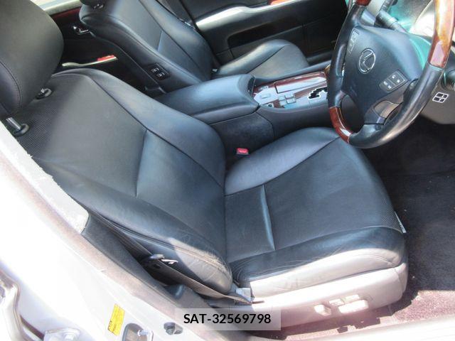 Lexus LS 2006-11 8230623-27