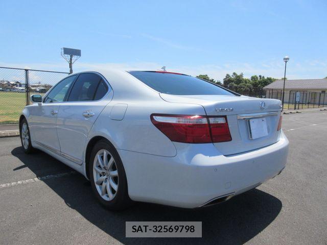 Lexus LS 2006-11 8230623-2
