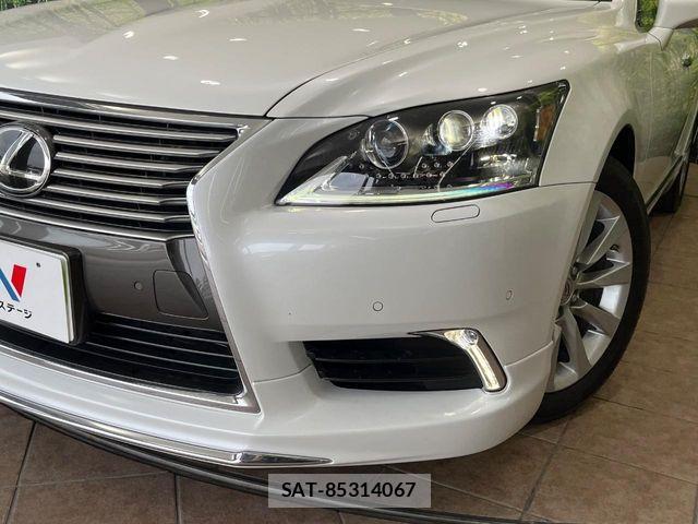 Lexus LS 2015-09 8245722-11