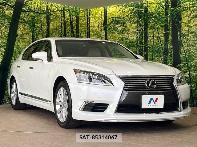 Lexus LS 2015-09 8245722-15