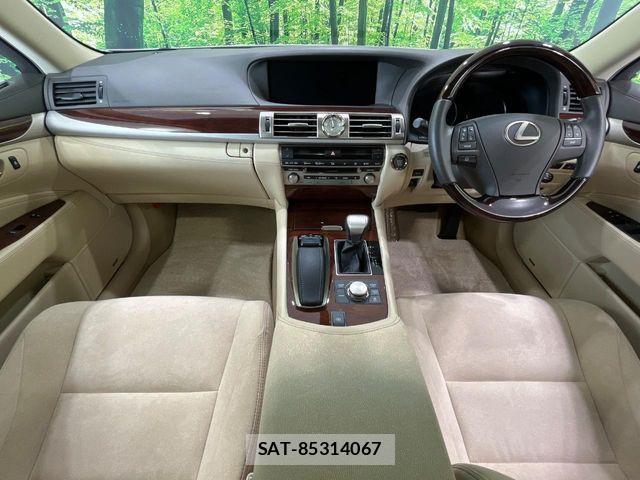 Lexus LS 2015-09 8245722-1