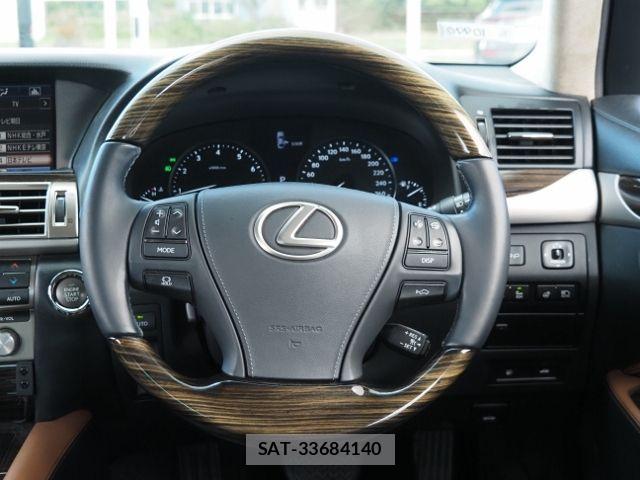 Lexus LS 2015-07 8366735-15