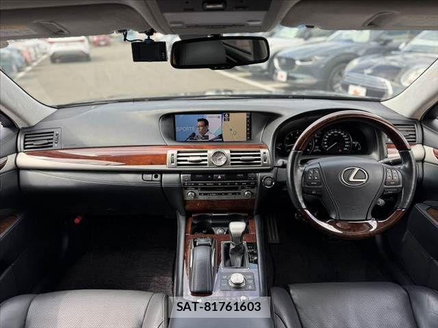 Lexus LS 2016-08 8562447-1