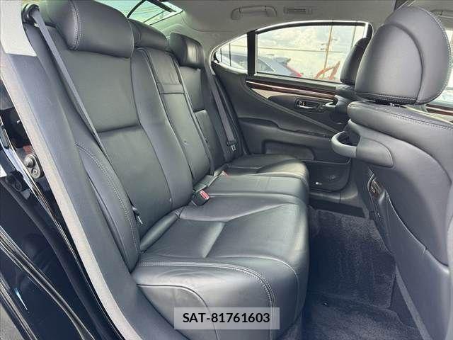 Lexus LS 2016-08 8562447-19
