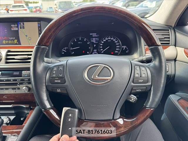 Lexus LS 2016-08 8562447-6