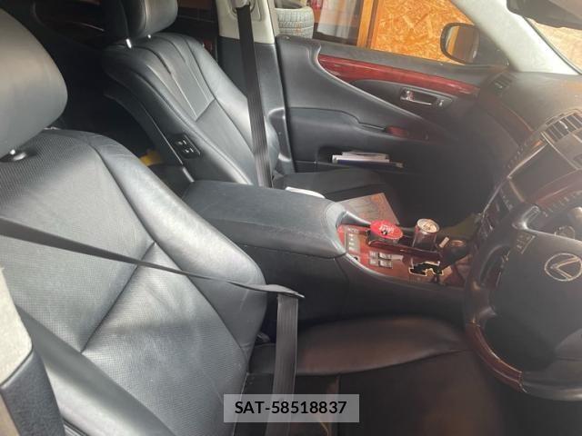 Lexus LS 2007-04 8829961-12