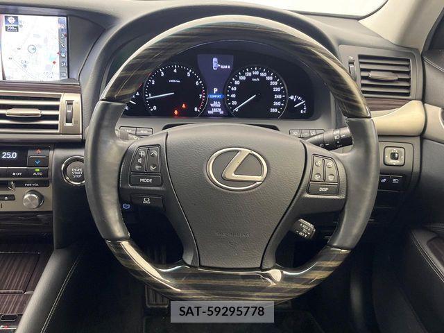 Lexus LS 2015-10 8849581-14