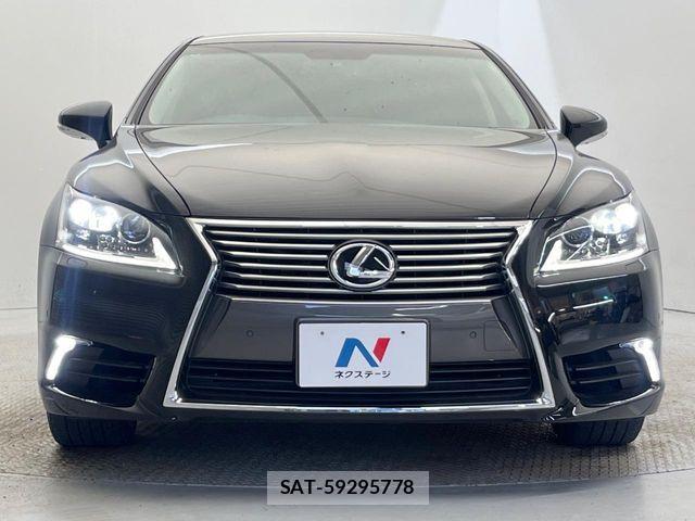 Lexus LS 2015-10 8849581-16