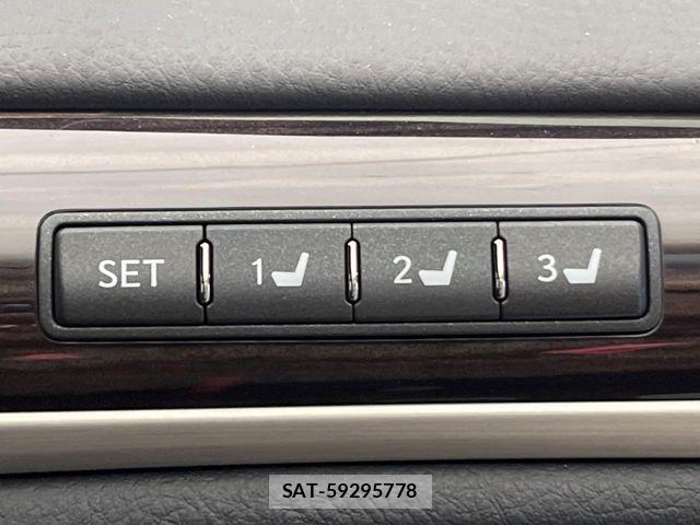Lexus LS 2015-10 8849581-7
