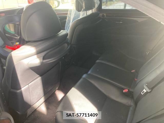 Lexus LS 2013-06 8871350-12