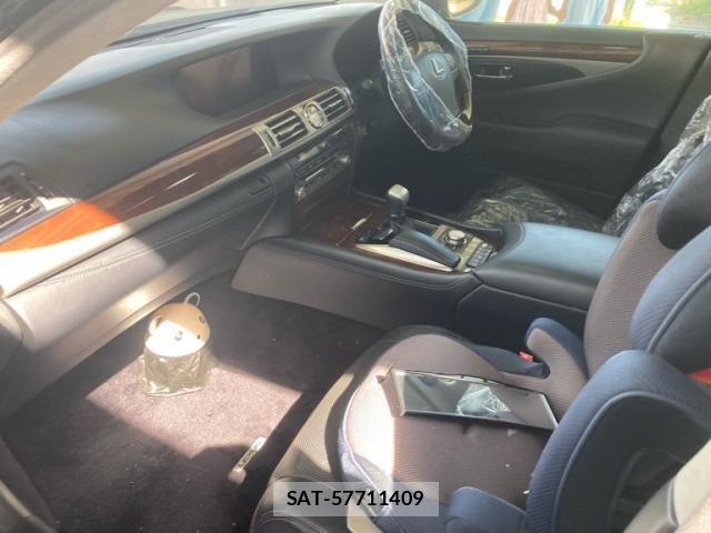 Lexus LS 2013-06 8871350-13