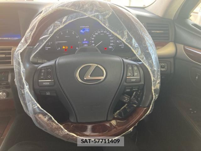 Lexus LS 2013-06 8871350-14