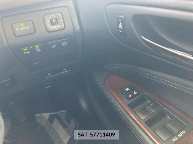 Lexus LS 2013-06 8871350-15