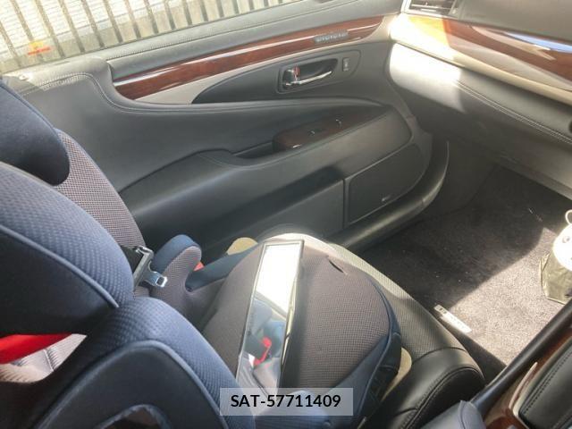 Lexus LS 2013-06 8871350-21