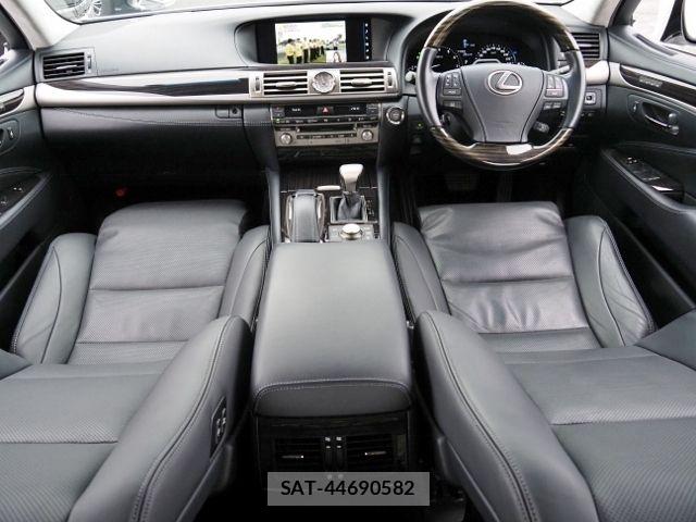 Lexus LS 2017-07 8743433-9