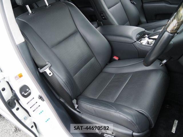 Lexus LS 2017-07 8743433-10