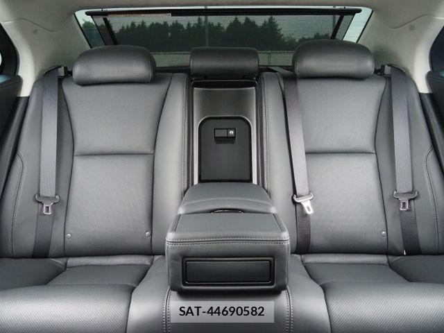 Lexus LS 2017-07 8743433-12