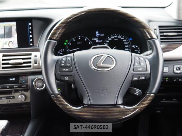 Lexus LS 2017-07 8743433-15