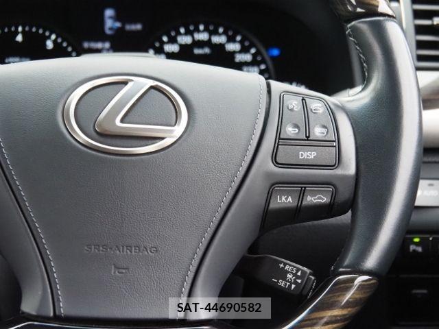 Lexus LS 2017-07 8743433-16