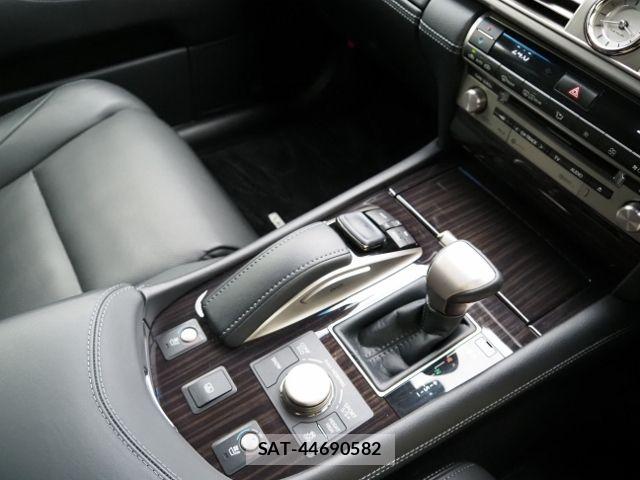 Lexus LS 2017-07 8743433-20