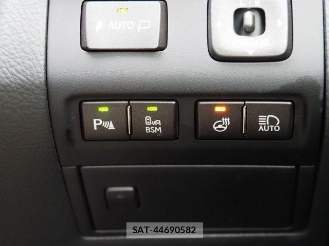 Lexus LS 2017-07 8743433-22