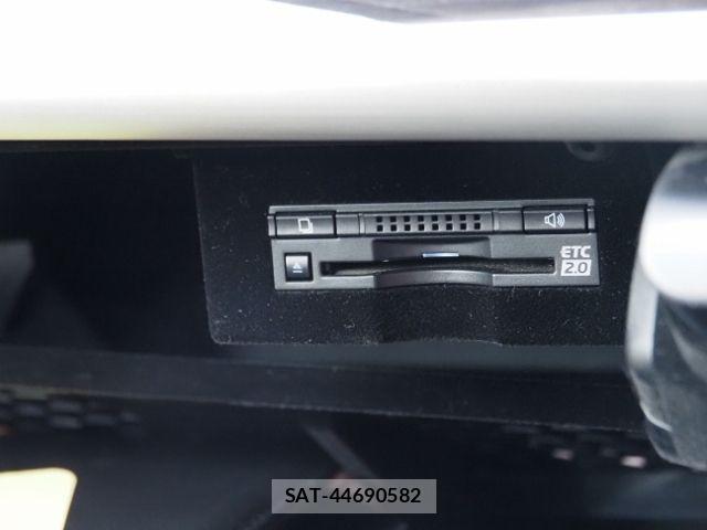 Lexus LS 2017-07 8743433-23