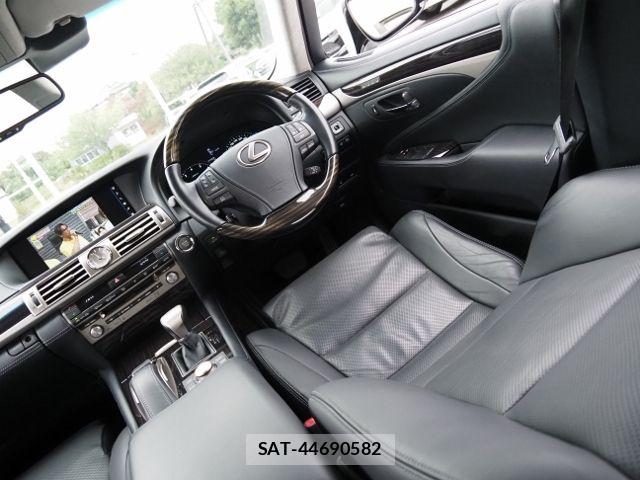 Lexus LS 2017-07 8743433-25