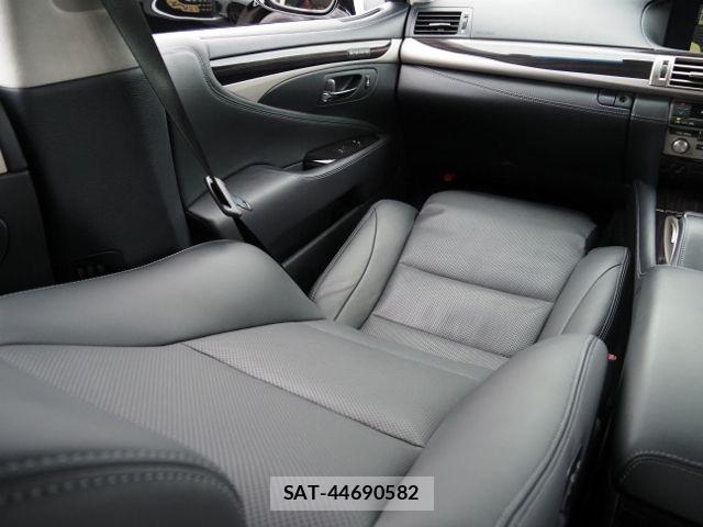 Lexus LS 2017-07 8743433-26