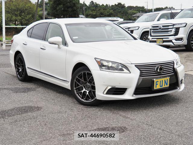Lexus LS 2017-07 8743433-2