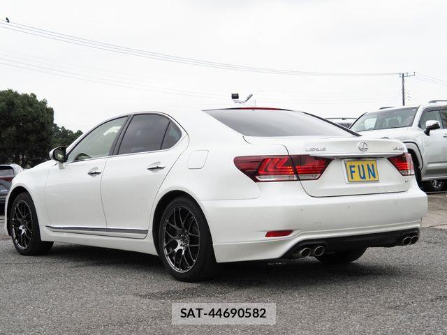 Lexus LS 2017-07 8743433-5