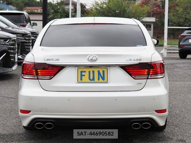 Lexus LS 2017-07 8743433-6