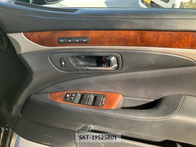 Lexus LS 2013-04 6011623-17