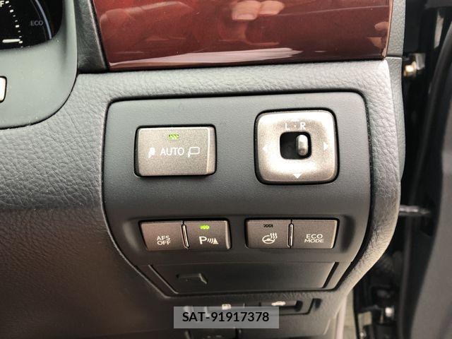 Lexus LS 2011-12 7328038-12
