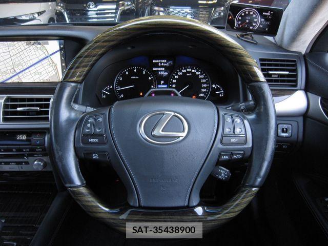 Lexus LS 2016-06 8796481-11