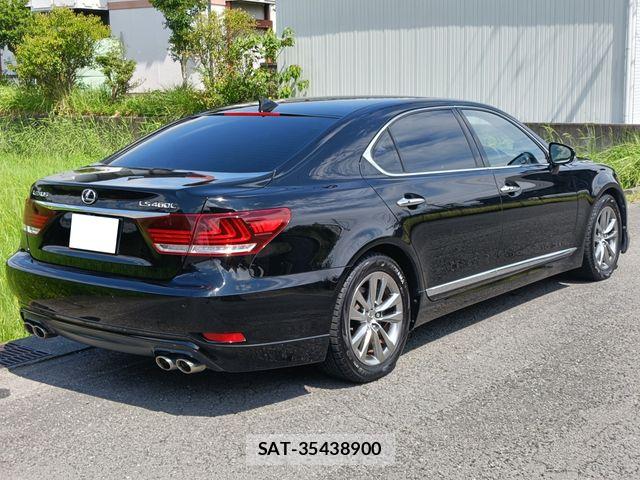 Lexus LS 2016-06 8796481-1