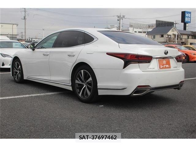 Lexus LS 2021-01 3674625-11