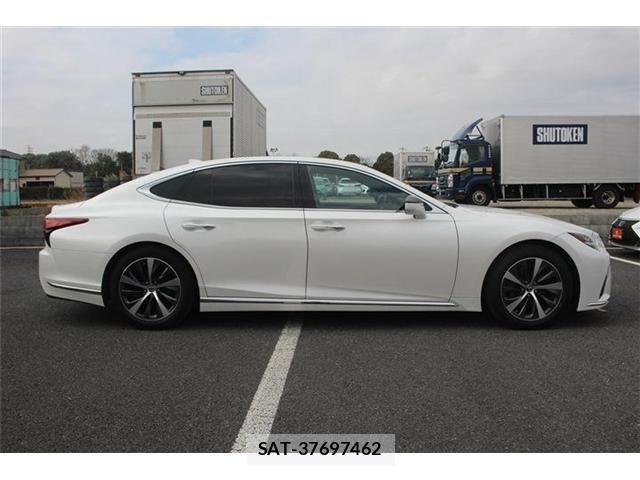 Lexus LS 2021-01 3674625-14