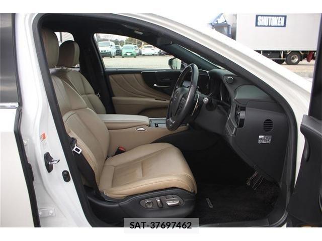 Lexus LS 2021-01 3674625-26