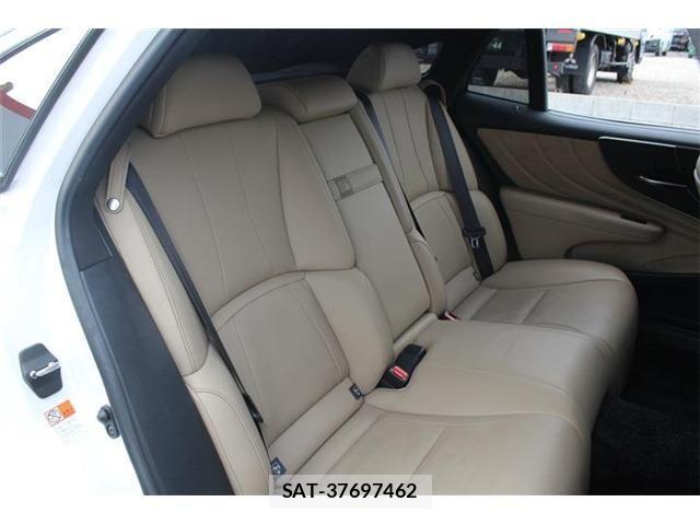 Lexus LS 2021-01 3674625-27