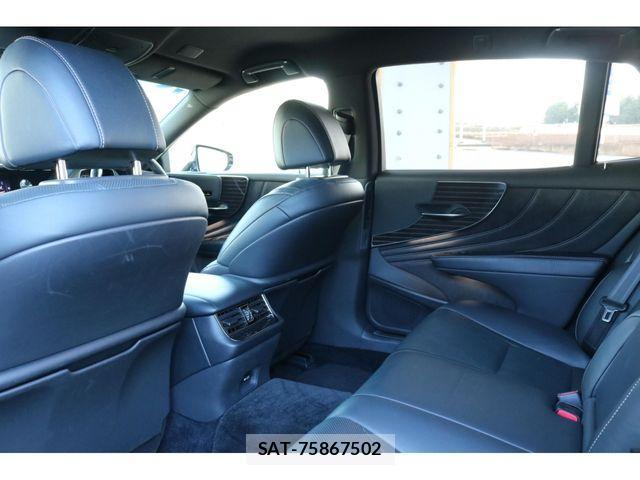 Lexus LS 2018-02 4371558-16