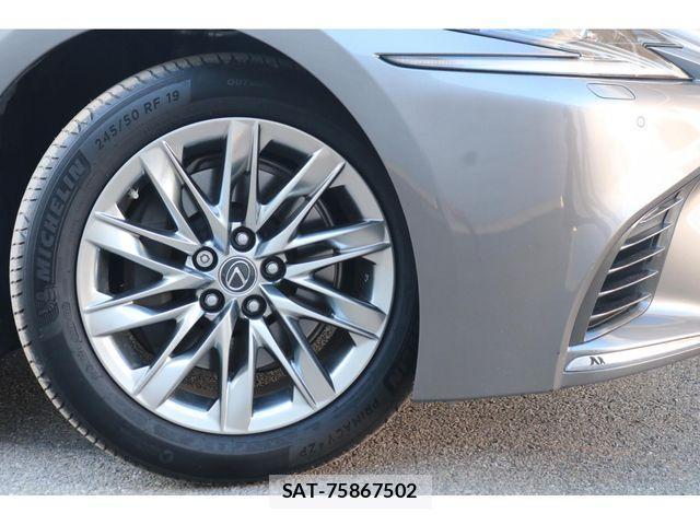 Lexus LS 2018-02 4371558-3