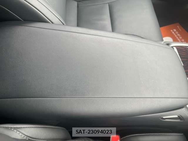 Lexus LS 2021-08 4639586-12
